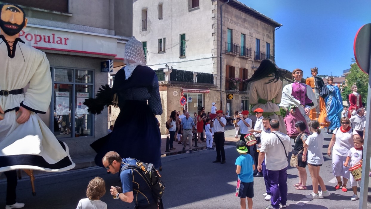 LA COMPARSA VIAJARÁ POR EL SUR DE EUSKAL HERRIA DURANTE EL VERANO