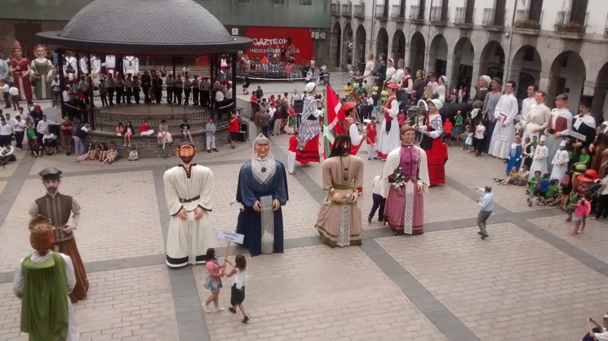 AZPEITIA, DIEZ AÑOS DE HISTORIA