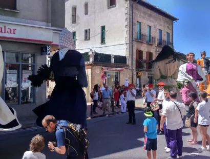 LA COMPARSA VIAJARÁ POR EL SUR DE EUSKAL HERRIA DURANTE EL VERANO