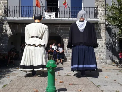 LA COMISIÓN DE FIESTAS DEL BARRIO, HOMENAJEADA DE LA COMPARSA DE ESTE AÑO